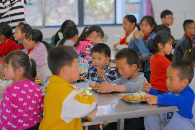 爱心午餐(爱心午餐说说朋友圈简短)